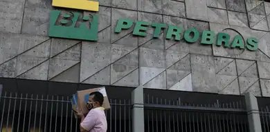 Petrobras afasta possibilidade de dividendos extraordinários e mantém meta de dívida mesmo com Brent em queda - Imagem do artigo original