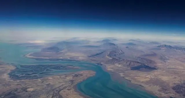 Estreito de Ormuz segue sob risco após ataques iranianos e expõe limites da capacidade de Washington - Imagem do artigo original