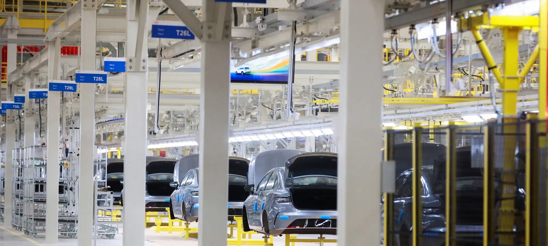 Produção industrial brasileira crescimento IBGE fevereiro 2026 economia investimentos mercado financeiro