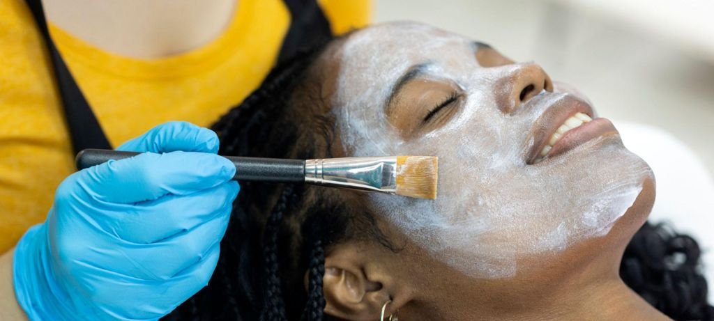 Tratamentos de beleza de luxo DNA de salmão e máscara de rouxinol tendência estética 2026