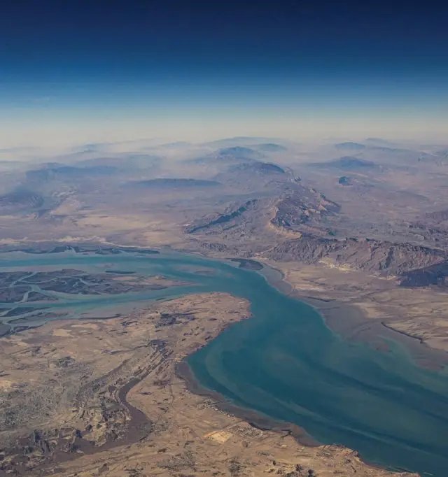 Estreito de Ormuz rota estratégica de petróleo e segurança marítima global 2026