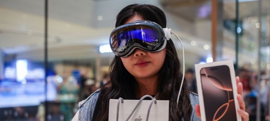 Evolução da Apple 50 anos: iPhone, iPod e Vision Pro em destaque.