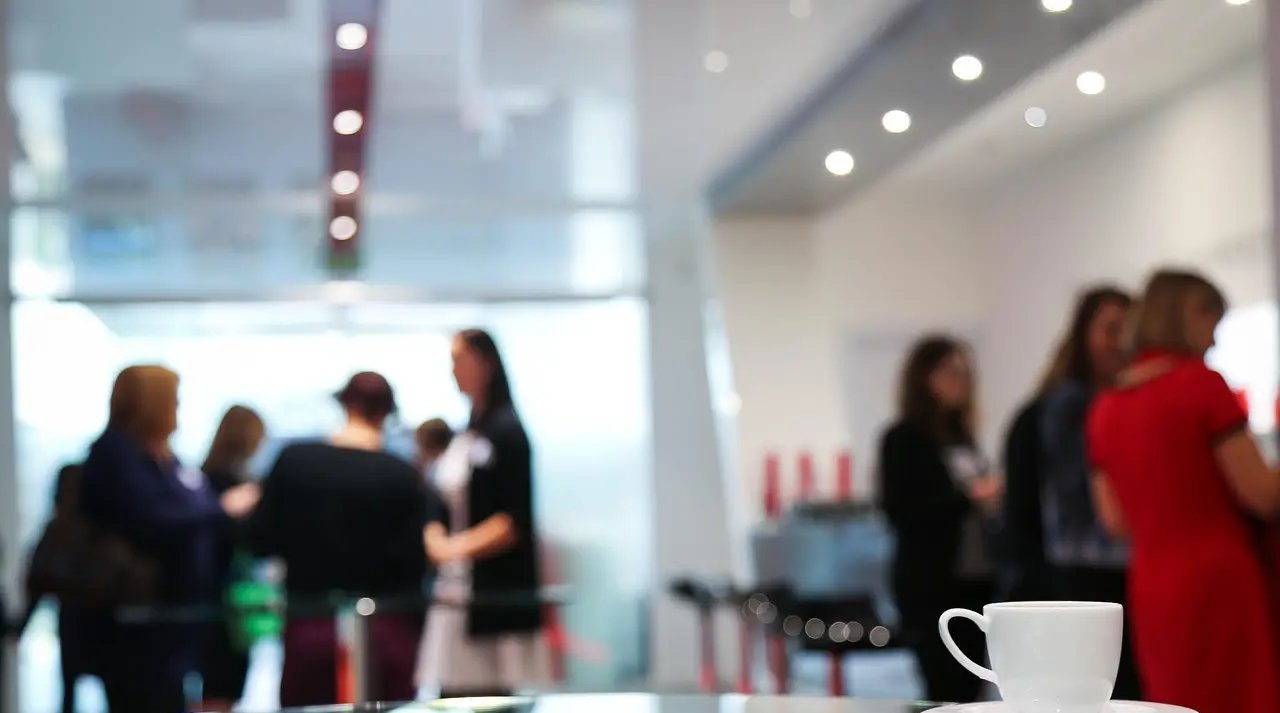 Profissionais satisfeitos em ambiente de trabalho aquecido segundo dados da CNI 2026 - 70noticias