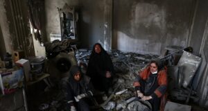 Escalada do conflito no Irã pressiona economia global e leva governos a liberar pacotes emergenciais