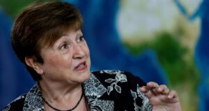 FMI vê Brasil em posição favorável, mas reforça necessidade de ajuste fiscal e continuidade de reformas