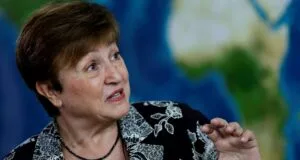 FMI vê Brasil em posição favorável, mas reforça necessidade de ajuste fiscal e continuidade de reformas